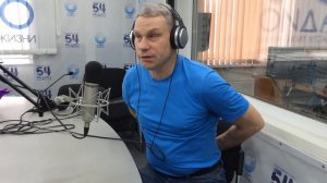 Владимир Ефремов - учим упражнения для гимнастике в офисе