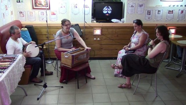 Киртан в кафе "Белый слон" 2 июля 2014 года. смотреть онлайн