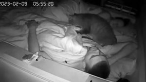Кот сделал непрямой массаж сердца хозяину ?
Чем, скорее всего, спас ему жизнь ??
