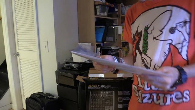 Unboxing The Behringer X1204USB смотреть онлайн