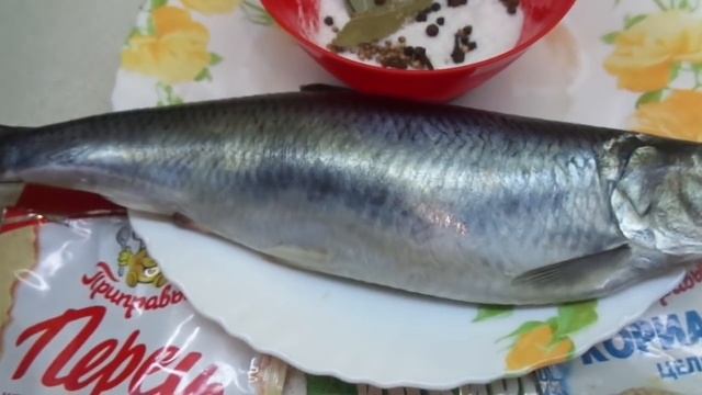 СОЛИМ СЕЛЬДЬ В ДОМАШНИХ УСЛОВИЯХ. Ольга Чернова. смотреть онлайн