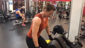 Отжимания на низ груди в Римском стуле