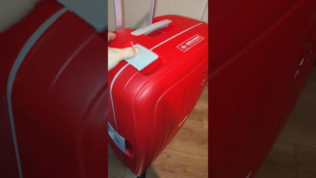 новый чемодан Samsonite