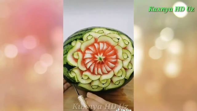 ▶ Способ как Красиво Нарезать Арбуз на Праздничный Стол 2020 г. смотреть онлайн