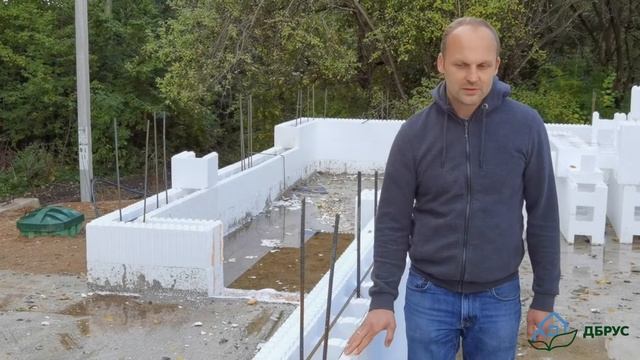 Сборка дома по технологии несъемной опалубки.