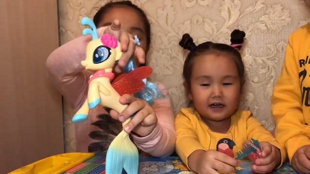 MY LITTLE PONY. Аминка Витаминка и сестрички про МИЛУЮ ПОНИ. Игрушки о дружбе Marwin. Пони русалка смотреть онлайн