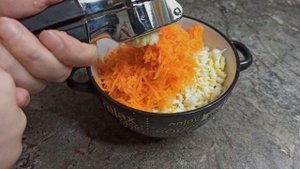 ПОТРЯСАЮЩЕ ВКУСНАЯ НАМАЗКА из копченого сыра, моркови и яиц.