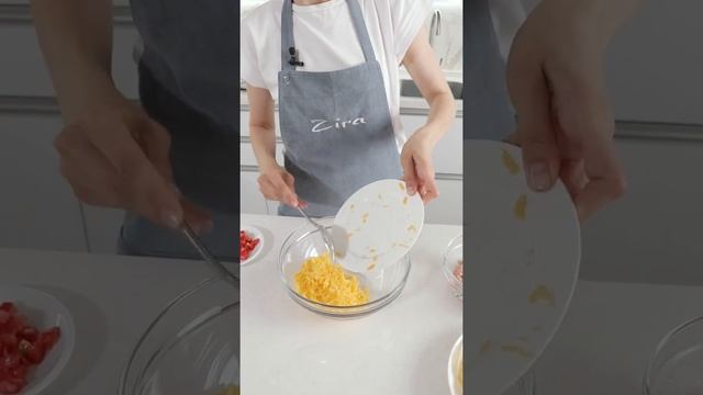 Готовим яичный рулет с куриным фаршем смотреть онлайн