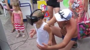 Реакция девочки на Окулус!