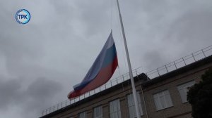 Как в школах Новомосковска проходит церемония поднятия флага