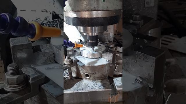 Фрезеровка конических отверстий на полумуфте