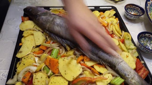СУДАК В ДУХОВКЕ, РЫБА ЗАПЕЧЕНАЯ С ОВОЩАМИ В ДУХОВКЕ