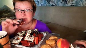 Русский мукбанг/Мукбанг сладкий от доброжелателя/обжор и разговоры на камеру/Mukbang not ASMR