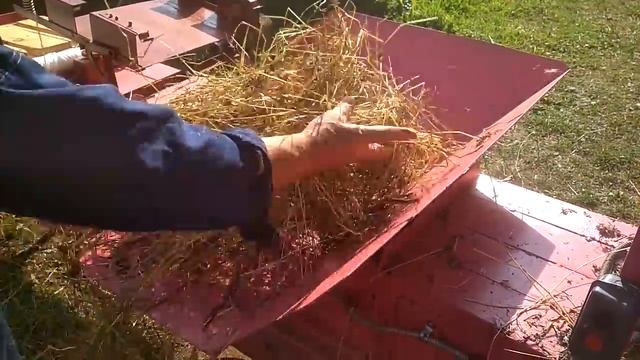 Тюковалка для соломы и сена. смотреть онлайн