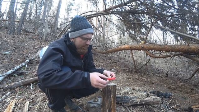 Добывание огня от искры, первобытные методы добычи огня, огонь без спичек смотреть онлайн