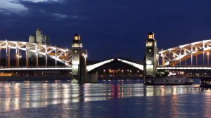 Белая ночь. Развод Большеохтинского моста