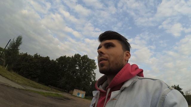 КАТАЮСЬ В САМОДЕЛЬНОМ СКЕЙТ-ПАРКЕ (СКЕЙТ ВЛОГ) смотреть онлайн