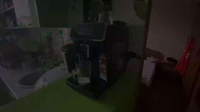 Капучино на кофе машине. смотреть онлайн