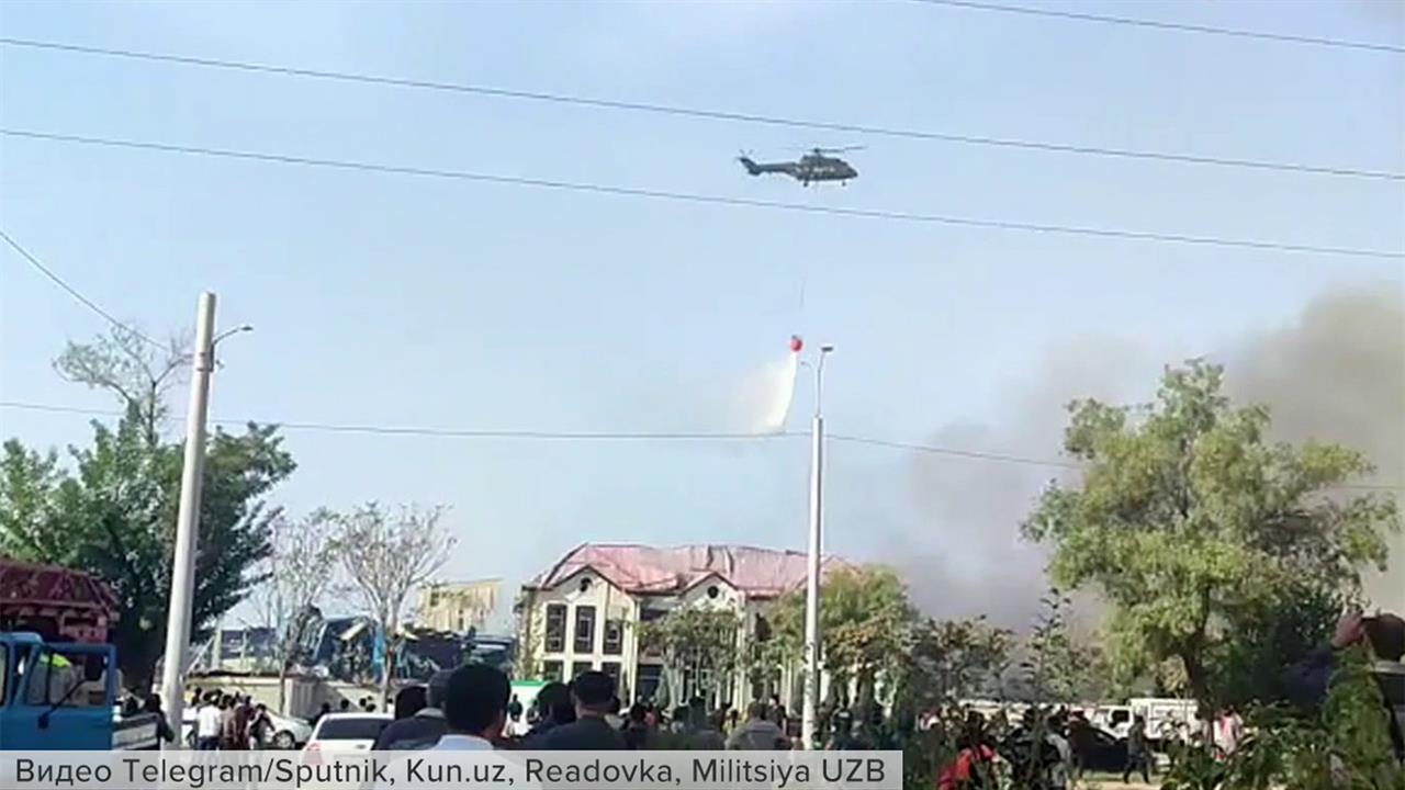 Мощный пожар тушат спасатели в Ташкенте