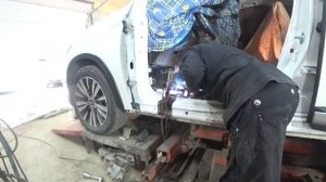 КУЗОВНОЙ РЕМОНТ Mitsubishi Outlander. СИЛЬНЫЙ БОКОВОЙ УДАР. Рихтовка, стапельные работы, покраска.