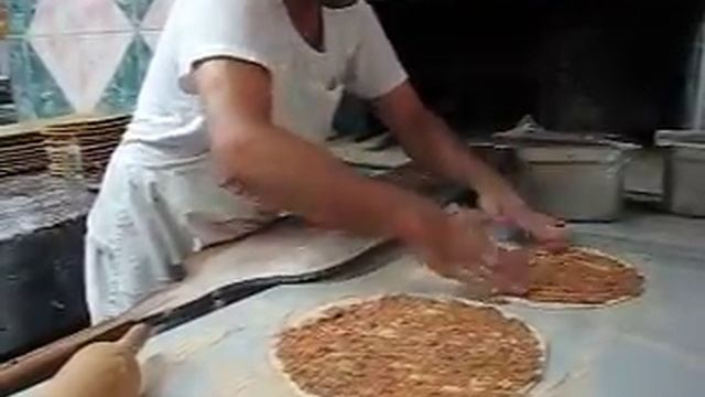 Турция. Пицца на лопате смотреть онлайн