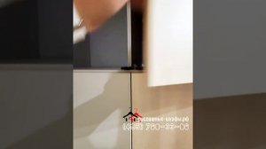 Встроенный распашной шкаф в нише, в коридоре прихожей. Шкаф с распашными дверями из ДСП Эггер.