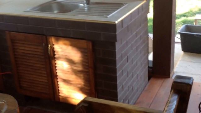 Угловой комплекс барбекю с отделкой столешницы керамогранитом www.kaminochag.ru смотреть онлайн