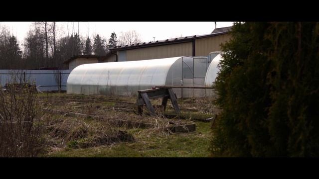 Продолжаю делать мастерскую из теплицы в деревне. Деревенские будни. смотреть онлайн