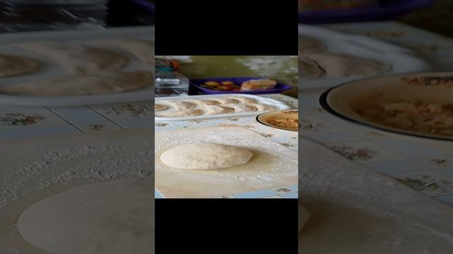 Погода дождливая, а я вареники леплю!