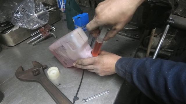 Плановая прокачка тормозов Shimano SLX/XT. Shimano oil funnel SM-Disc.