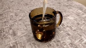 Полив голубики и жимолости янтарной кислотой.