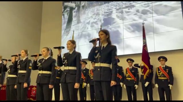 Поднятие флага РФ в Колледже полиции