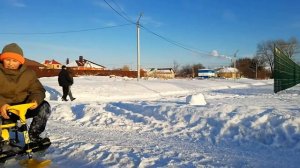 Дети на снегокатах 1