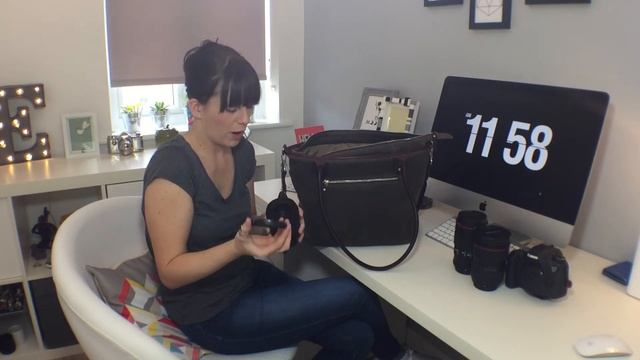 Whats in my Ona Camera Bag! смотреть онлайн