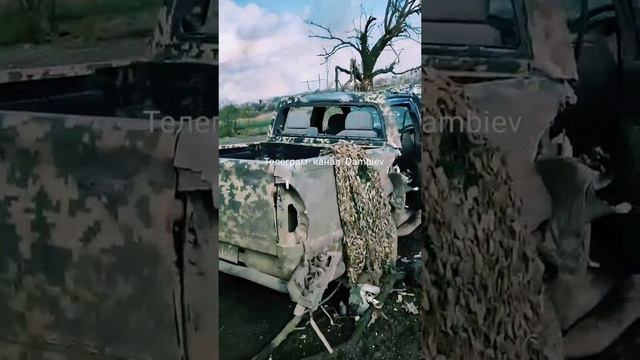Уничтоженная колонна автотранспорта украинской армии в районе н.п. Хромово возле Артемовска.