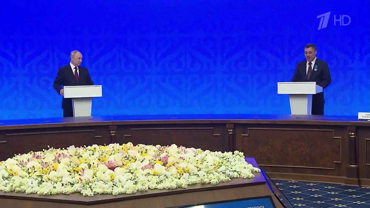 Владимир Путин провел переговоры с президентом Киргизии и встретился с лидером Азербайджана