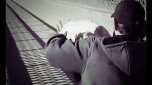 Сбросили камень с моста в реку