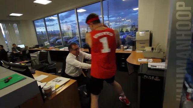 United Nissan | Human Hoop! смотреть онлайн