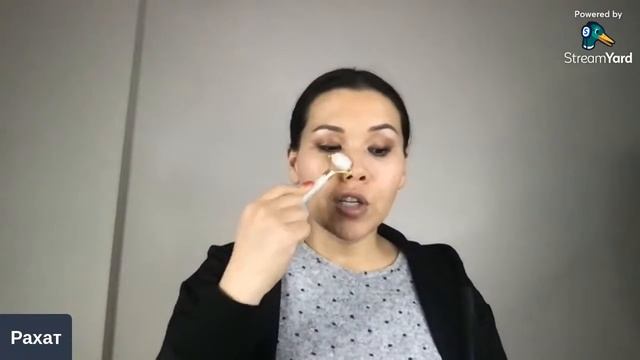 Омоложение лица при помощи каменного массажера Гуаша