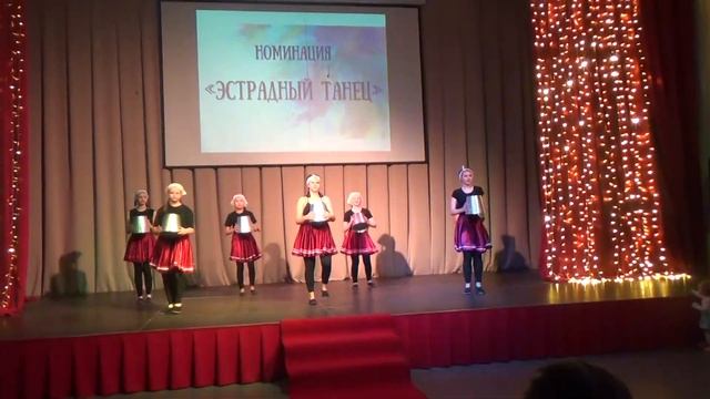 Танец "С ведрами" - группа "Фантазия" руководитель Надежда Матвеева смотреть онлайн