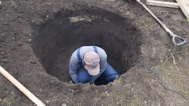 Колодец в с.Богословка, 8 колец. Непогода не проблема?@Ruslan_Kolodcev смотреть онлайн