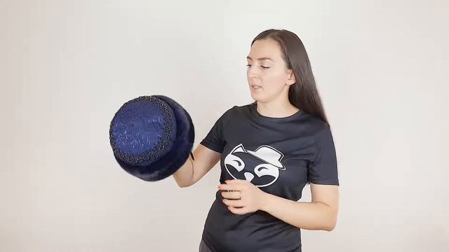 Шапка, Айлин Дарксин