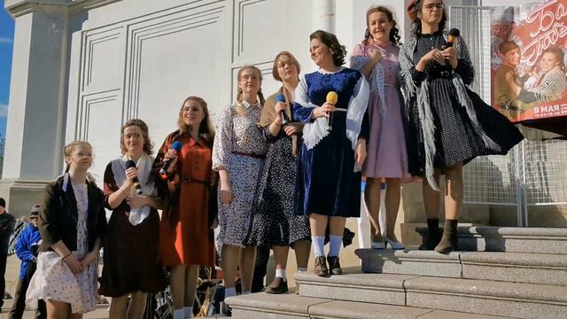 Давно мы дома не были. Бал Победы 09.05.2022. Дом молодёжи "Царскосельский" смотреть онлайн