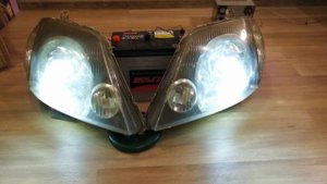 Toyota Corolla ZZE122 - фары с биксеноновыми линзами.