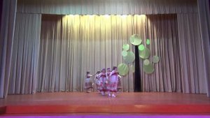 Коллектив  "Сюрприз" танец "Ах,вы сени,мои сени"