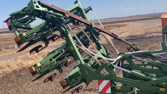сезон 2021 открыт поехали сеять пшеницу сеялкой Amazone Dmc 9000