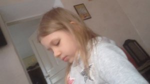 Сестра какает