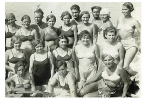 Women's underwear in the photos of 1939 panties and bras