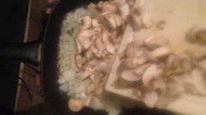 Пирожки с картошкой и грибами на сковороде