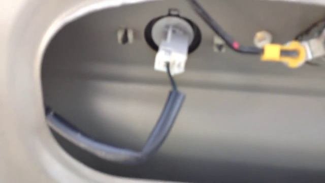 Hyundai Accent,замена лампочки, подсветки заднего номера